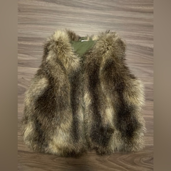 GAP Kids Faux Fur Vest - Brown and Tan size 12-18M - Picture 1 of 5